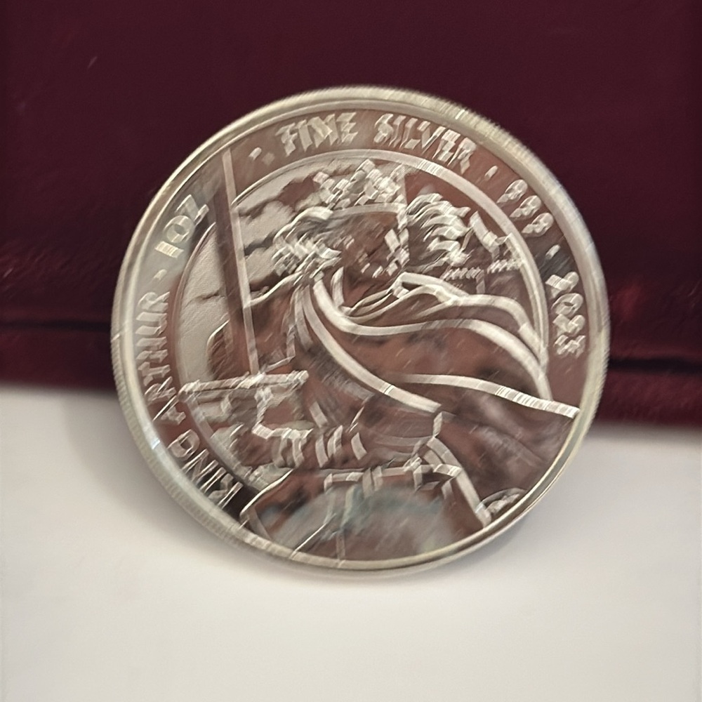 Silver Coin 1 Ounce 999 Fine Silver King Arthur Coin 2023 the Queen Elizabeth - Picture 5 of 8